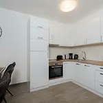 Anja 1st Floor Apartment Peroj