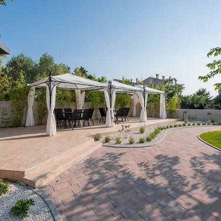 Anja 1st Floor 아파트 페로이