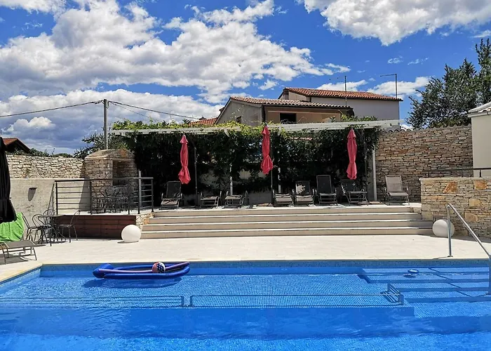 아파트 Anja 1st Floor 페로이