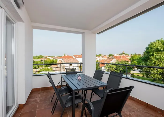 아파트 Anja 1st Floor 페로이