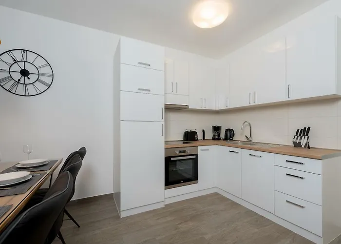 Anja 1st Floor 아파트 페로이