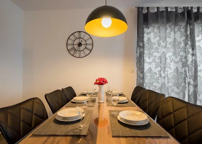 Anja 1st Floor 아파트 페로이