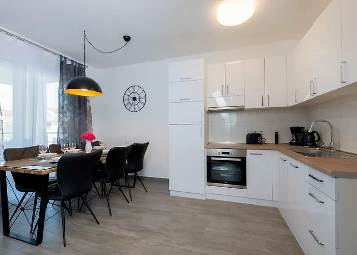 아파트 Anja 1st Floor 페로이