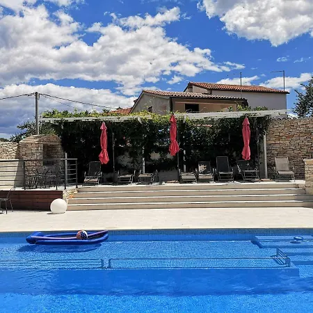 Apartment Anja 1st Floor Peroj