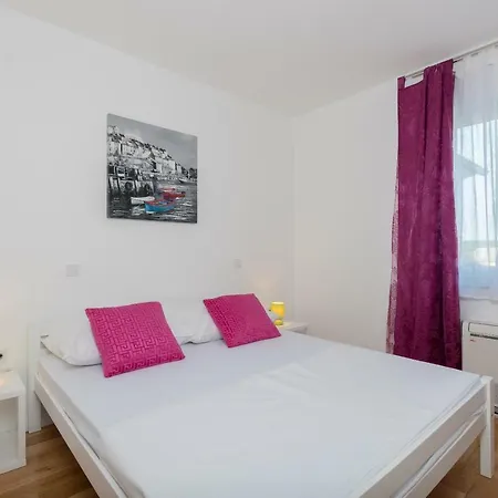 Anja 1st Floor * פרוי